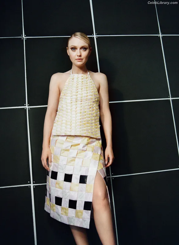 Dakota Fanning photo 10 of 728