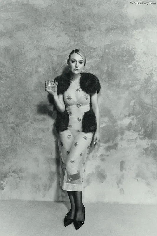 Dakota Fanning photo 12 of 728
