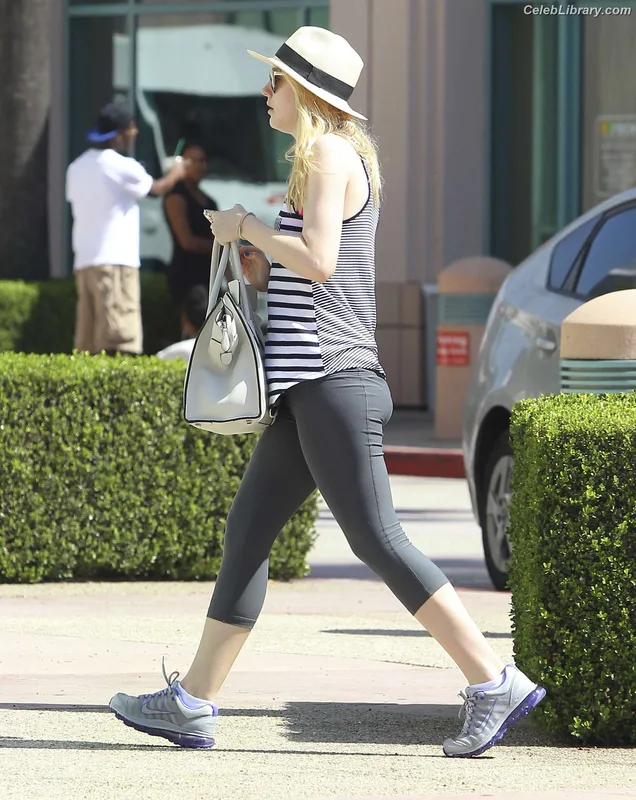 Dakota Fanning photo 4 of 728