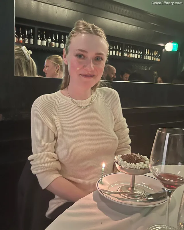 Dakota Fanning photo 6 of 728