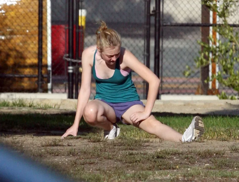 Dakota Fanning photo 8 of 728