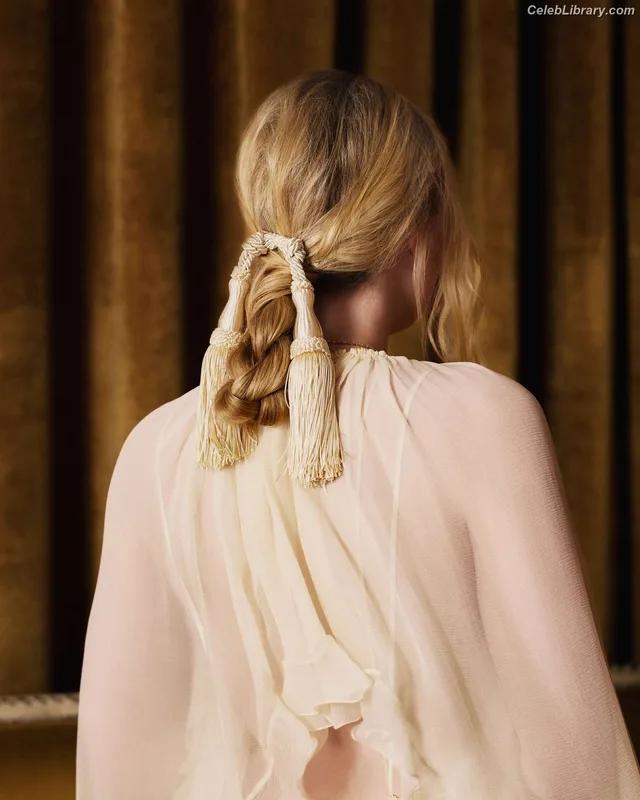 Dakota Fanning photo 2 of 728