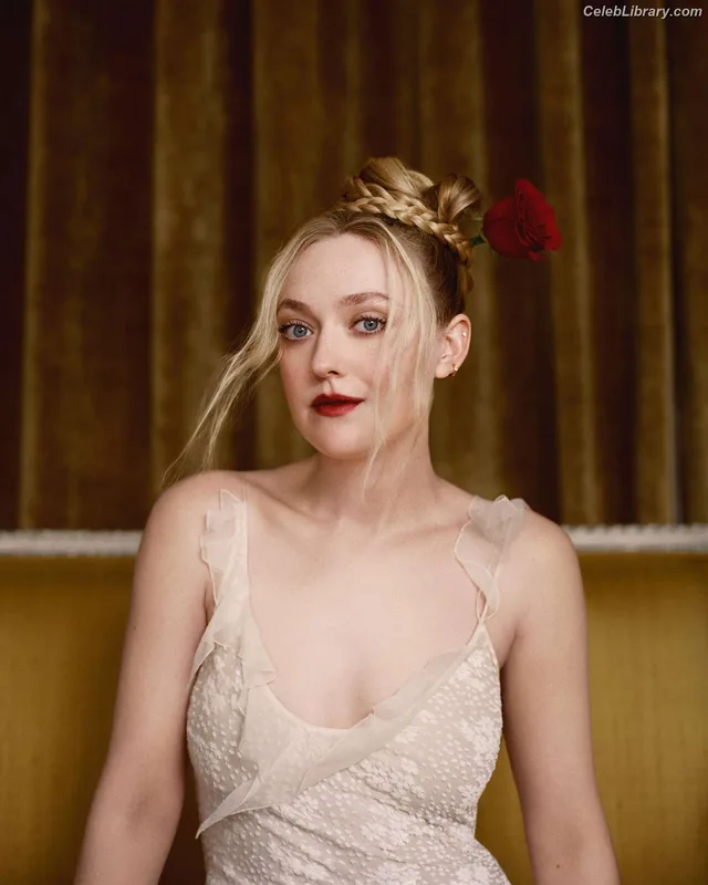 Dakota Fanning photo 7 of 728