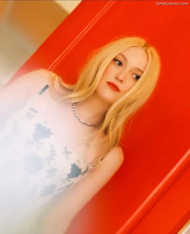 Dakota Fanning photo 14 of 728