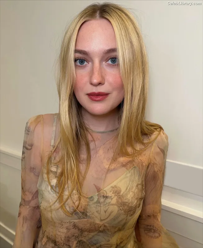 Dakota Fanning photo 17 of 728