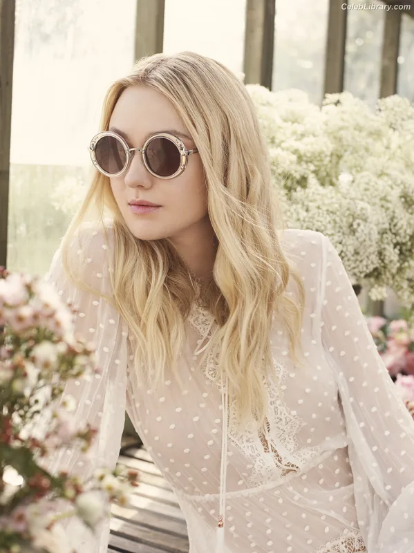 Dakota Fanning photo 23 of 728