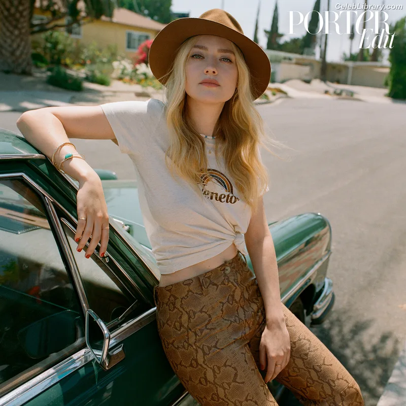 Dakota Fanning photo 8 of 728