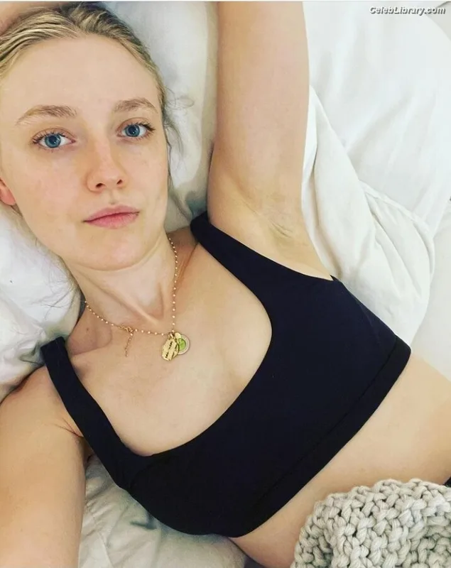 Dakota Fanning photo 12 of 728