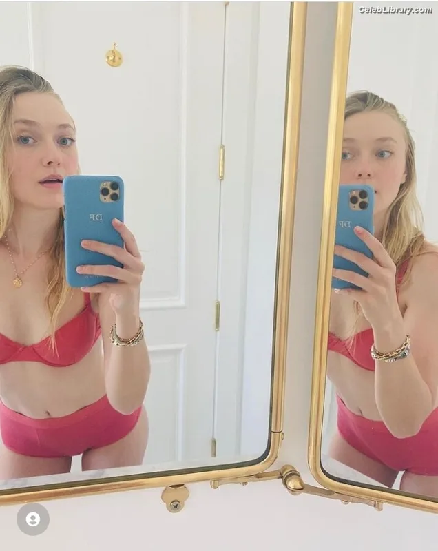 Dakota Fanning photo 13 of 728
