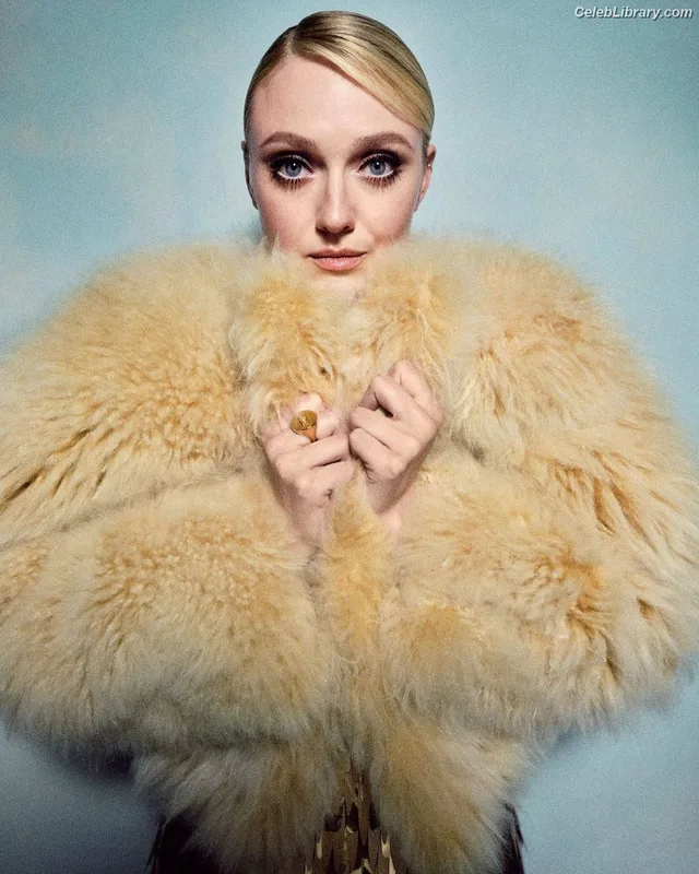 Dakota Fanning photo 15 of 728