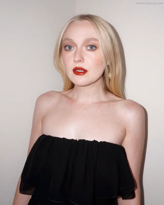 Dakota Fanning photo 20 of 728