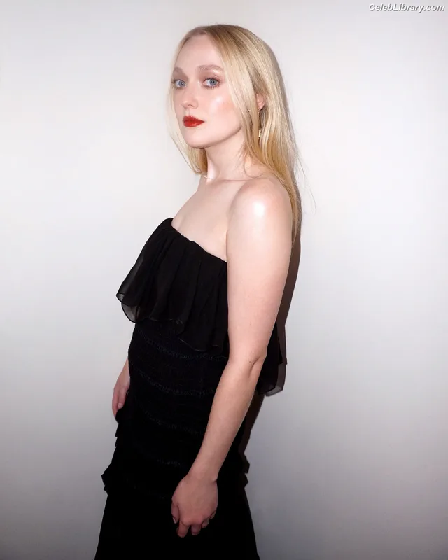 Dakota Fanning photo 21 of 728
