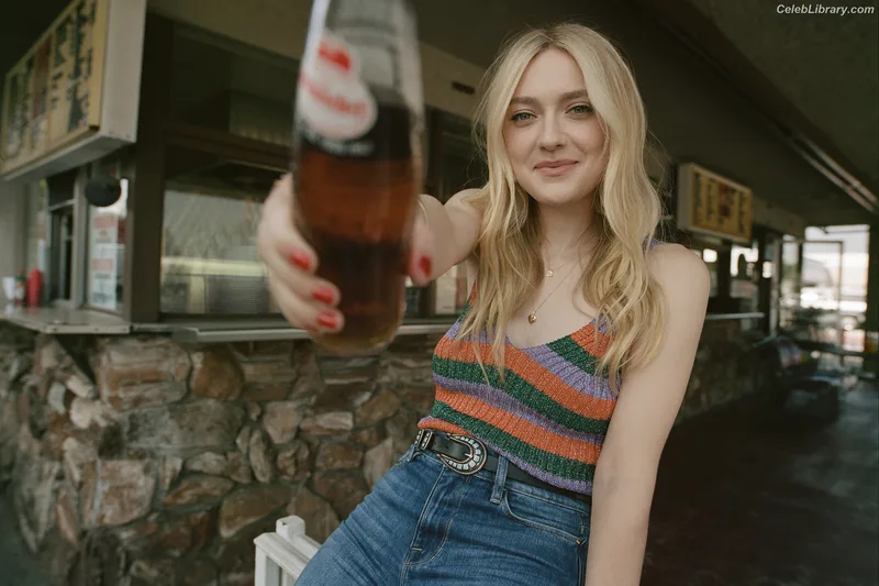 Dakota Fanning photo 1 of 728