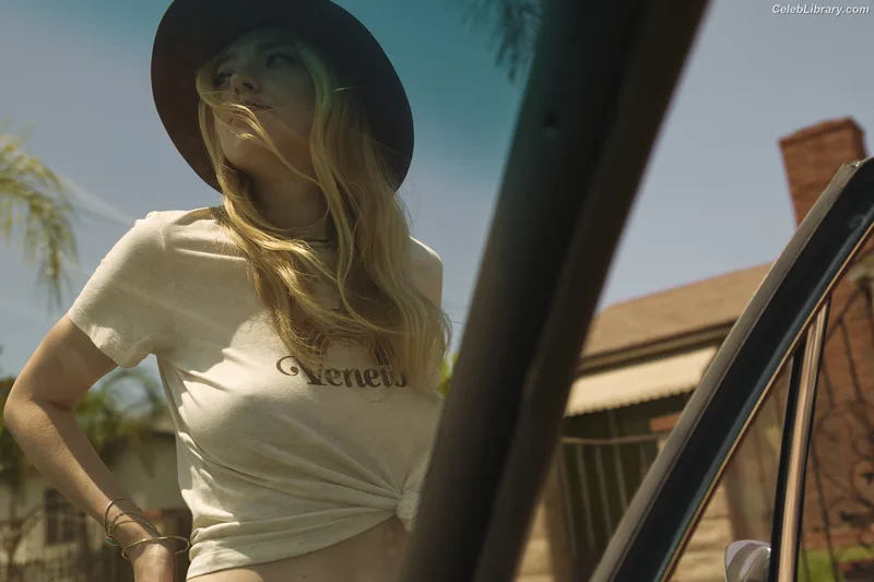 Dakota Fanning photo 3 of 728