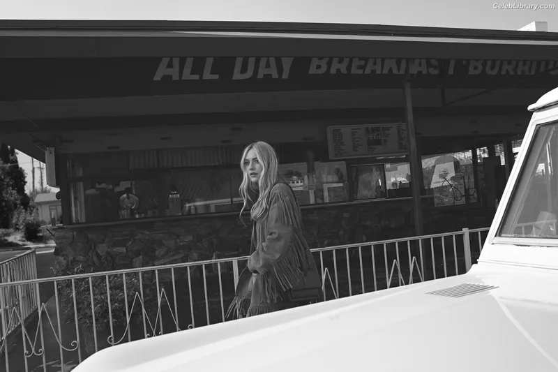 Dakota Fanning photo 4 of 728