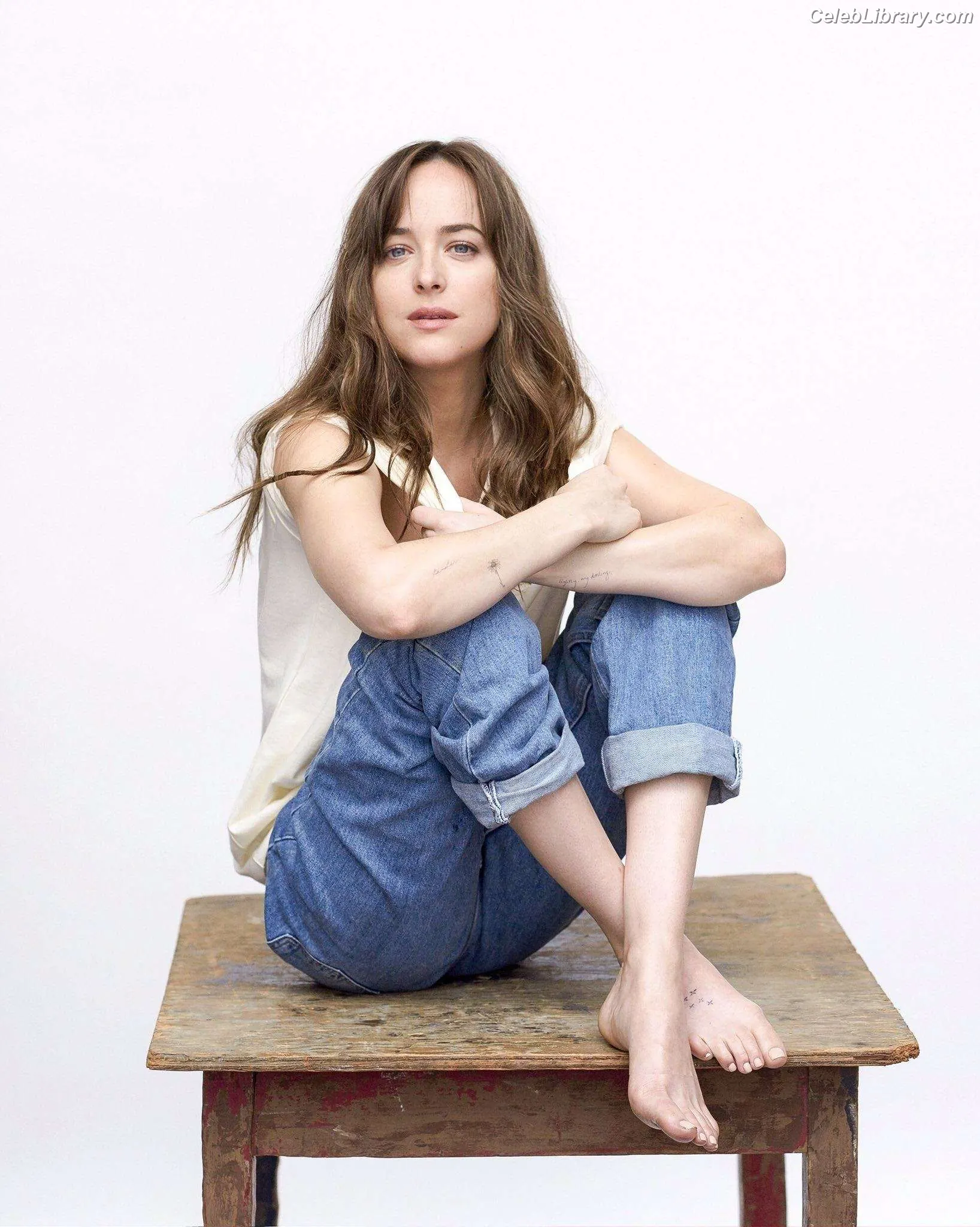 Dakota Johnson photo 7 of 1131