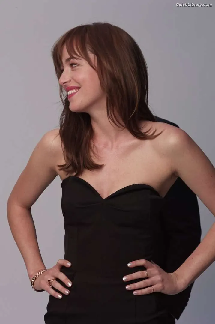 Dakota Johnson photo 22 of 1131