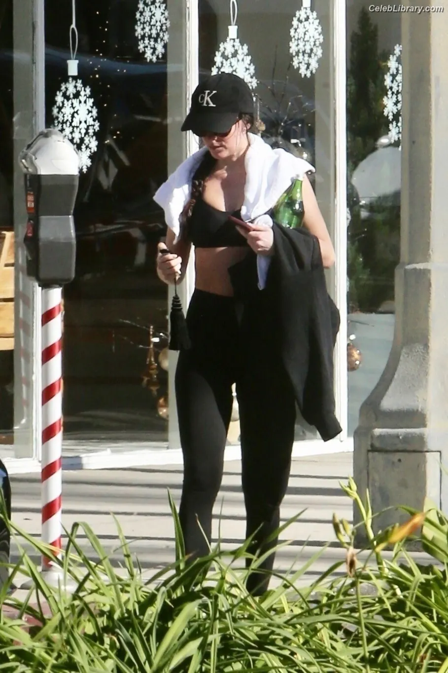 Dakota Johnson photo 17 of 1131