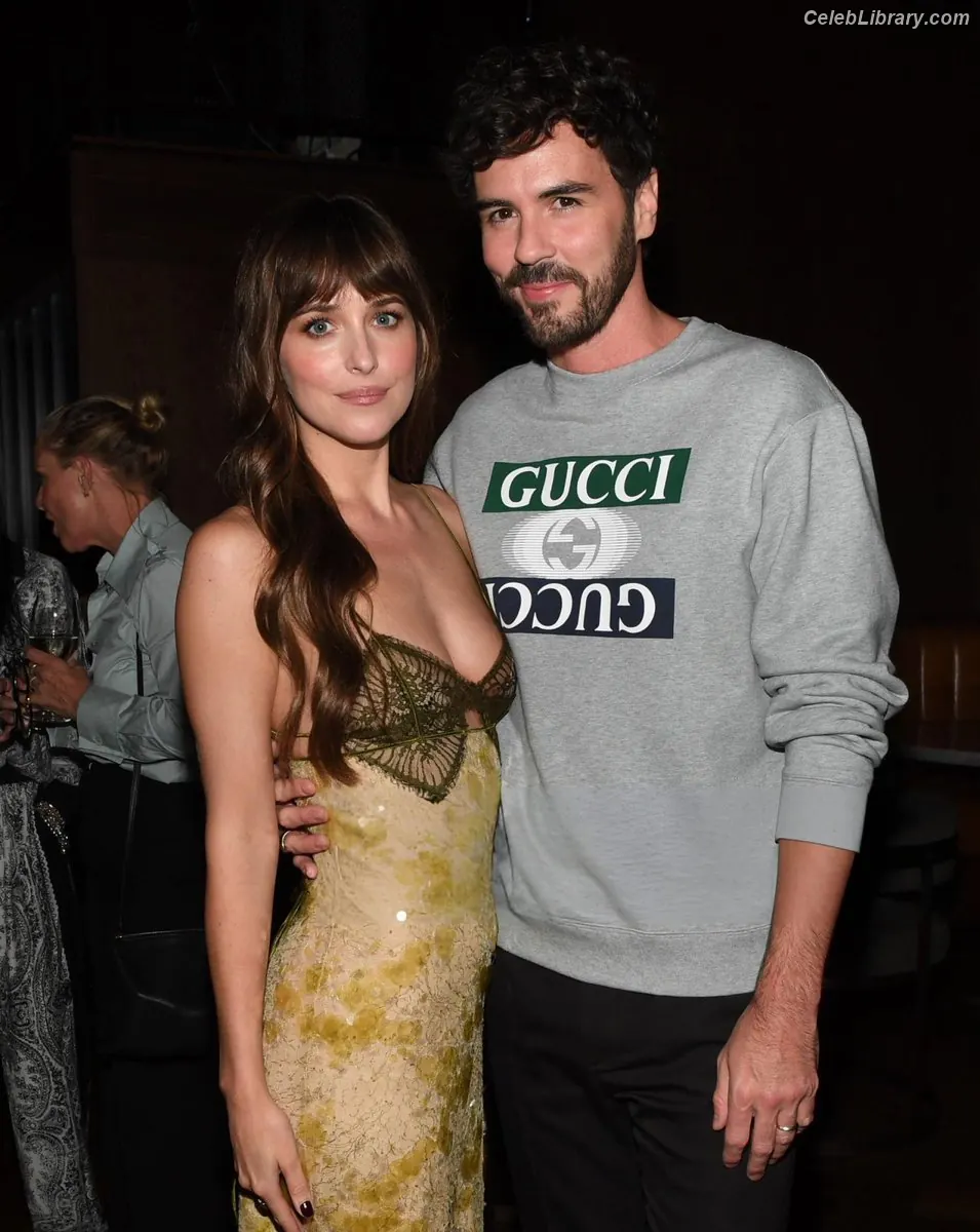 Dakota Johnson photo 10 of 1131