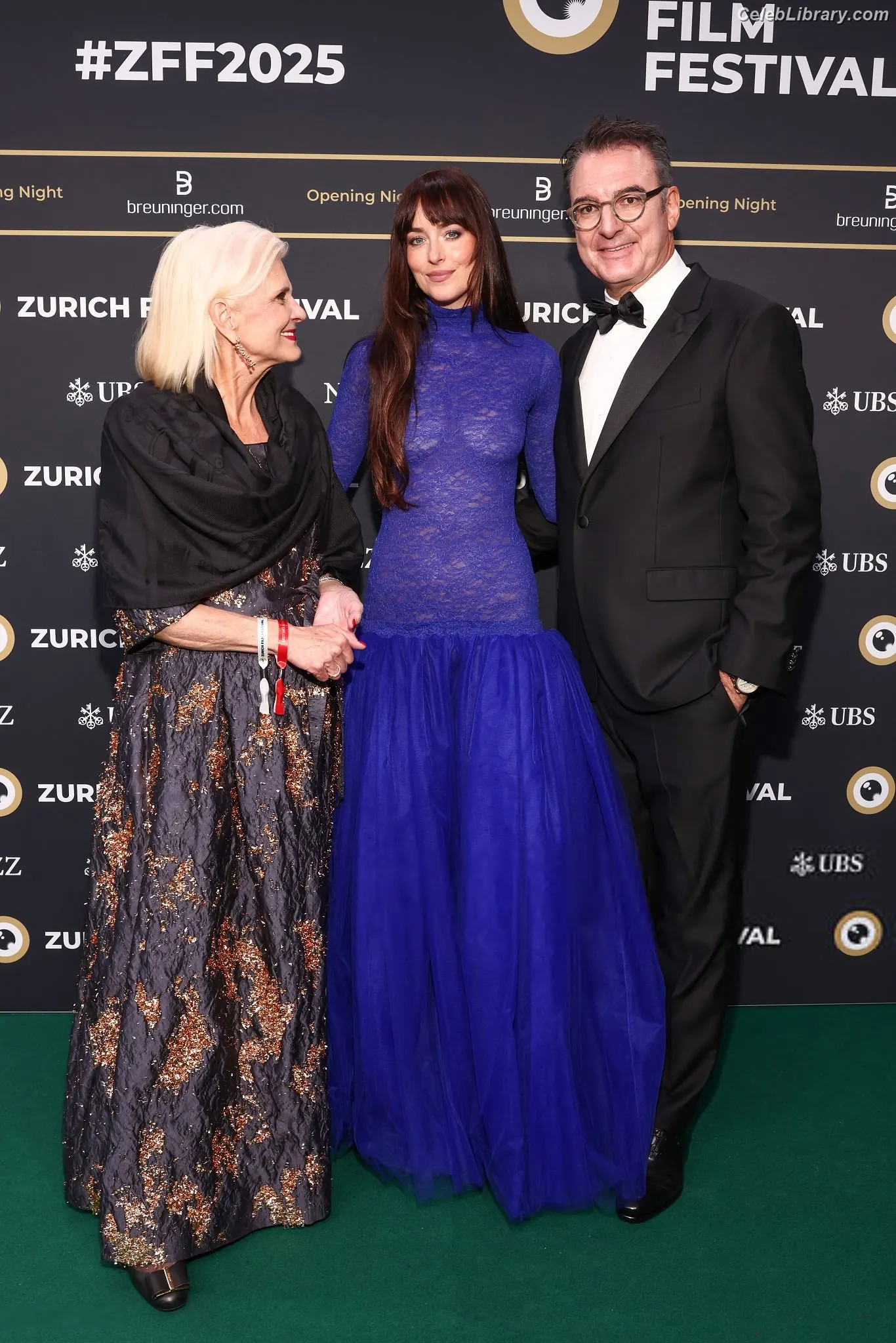 Dakota Johnson photo 21 of 1131