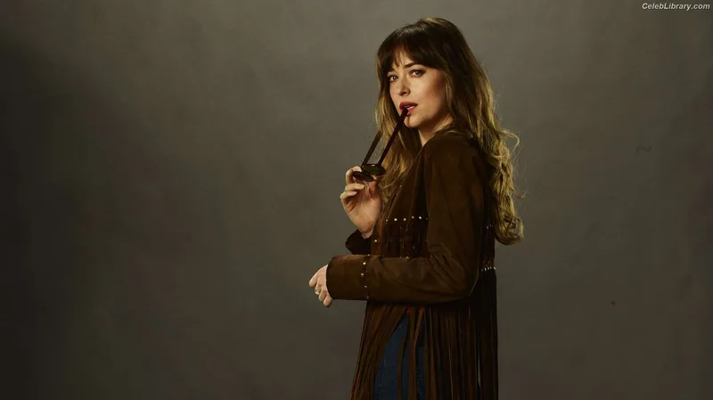 Dakota Johnson photo 3 of 1132