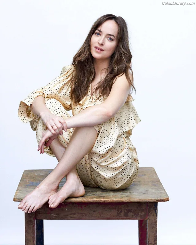 Dakota Johnson photo 8 of 1132