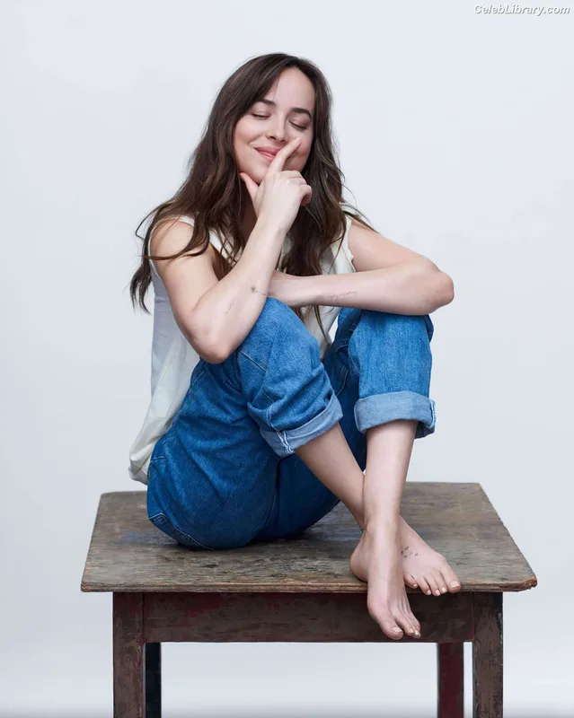 Dakota Johnson photo 16 of 1132