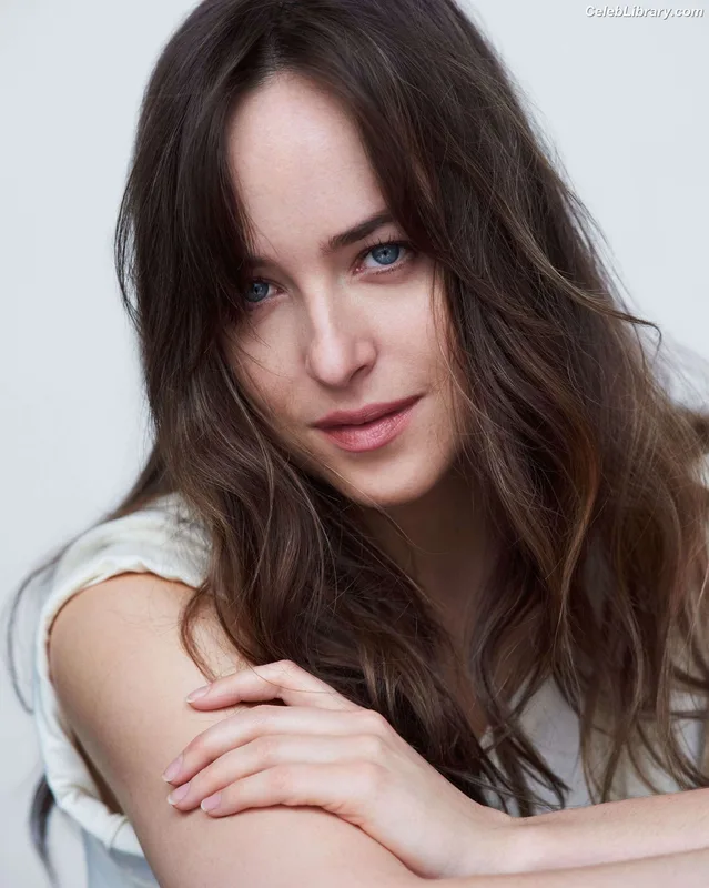 Dakota Johnson photo 20 of 1132