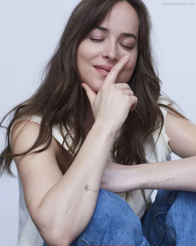 Dakota Johnson photo 9 of 1132