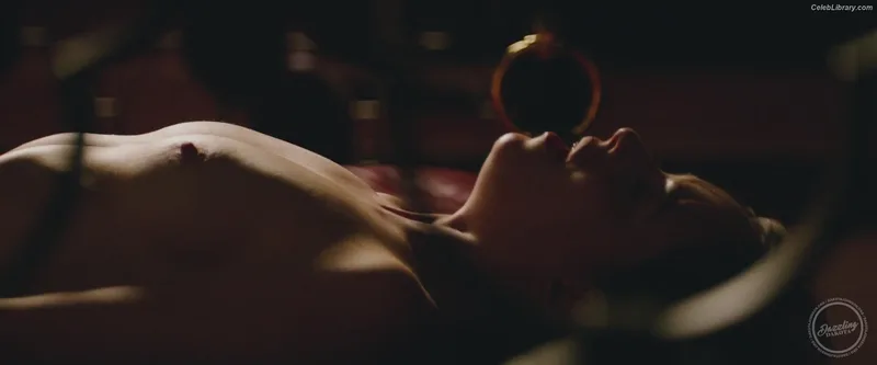 Dakota Johnson photo 10 of 1132
