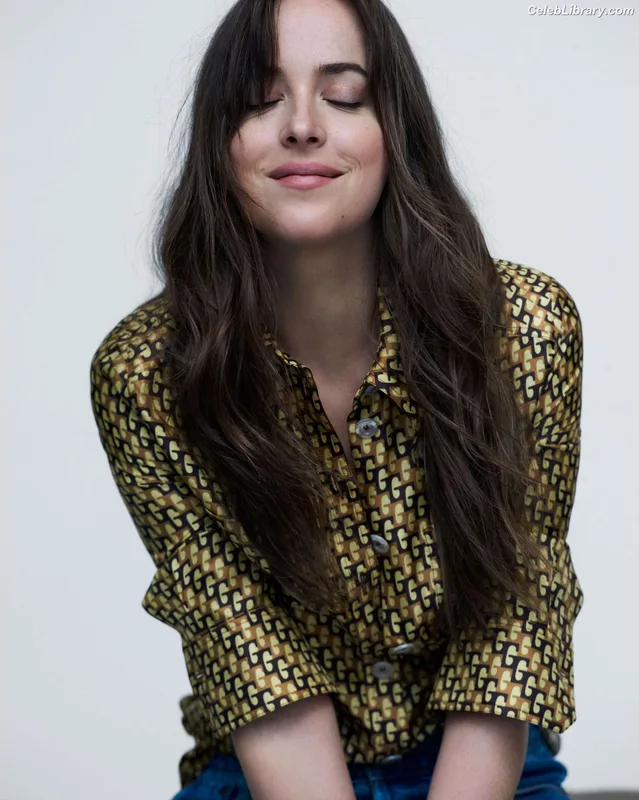 Dakota Johnson photo 15 of 1132