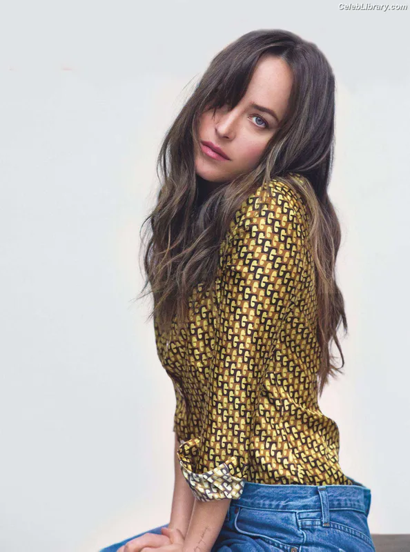 Dakota Johnson photo 17 of 1132