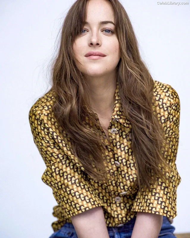 Dakota Johnson photo 19 of 1132
