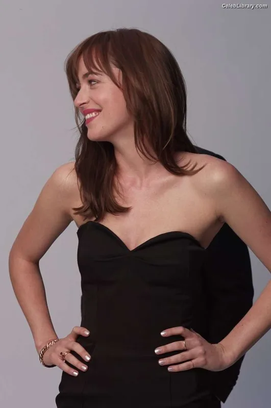 Dakota Johnson photo 22 of 1132