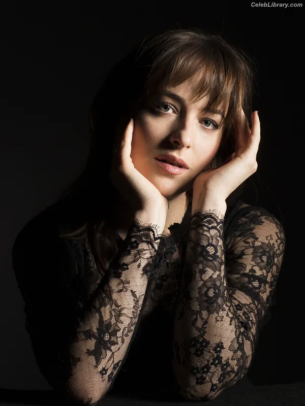 Dakota Johnson photo 9 of 1132