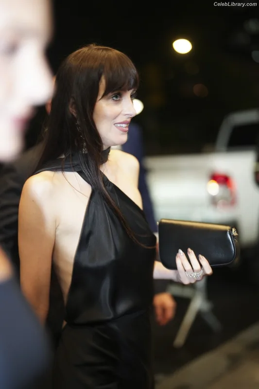 Dakota Johnson photo 10 of 1132