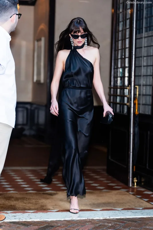 Dakota Johnson photo 18 of 1132