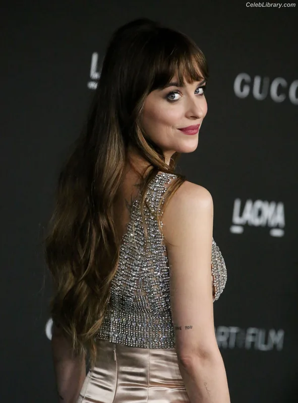 Dakota Johnson photo 4 of 1132