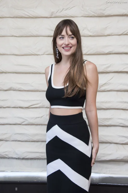 Dakota Johnson photo 19 of 1132