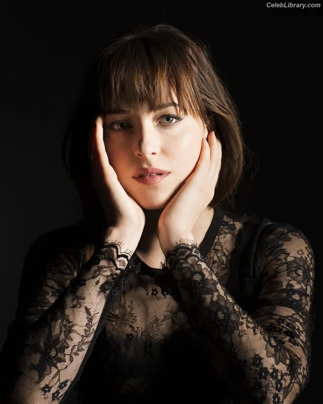 Dakota Johnson photo 21 of 1132