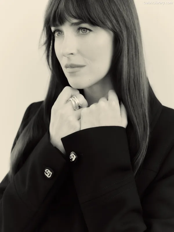Dakota Johnson photo 11 of 1132