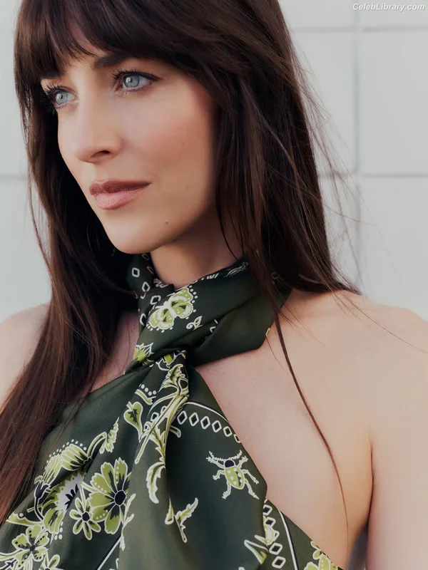 Dakota Johnson photo 12 of 1132