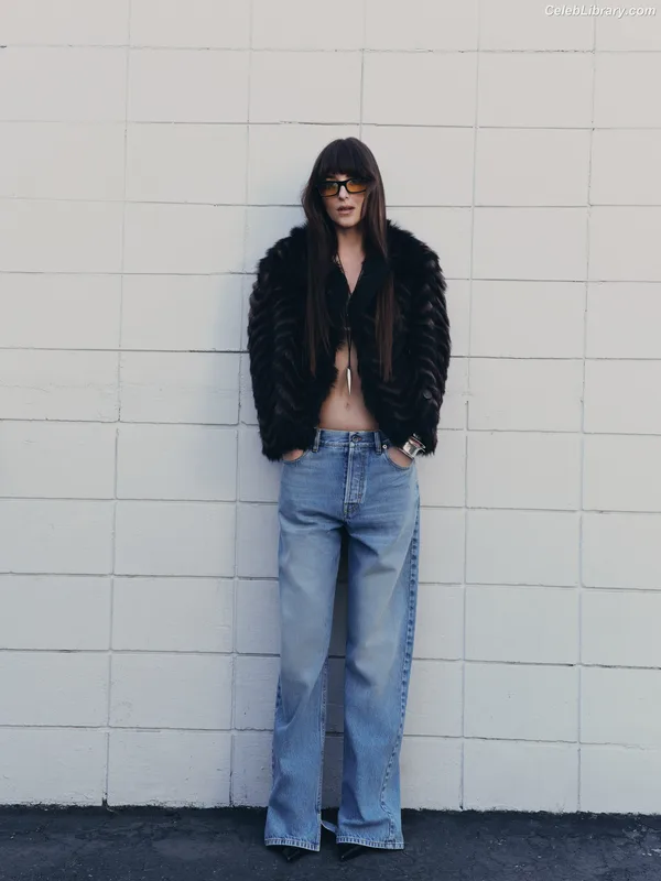 Dakota Johnson photo 13 of 1132