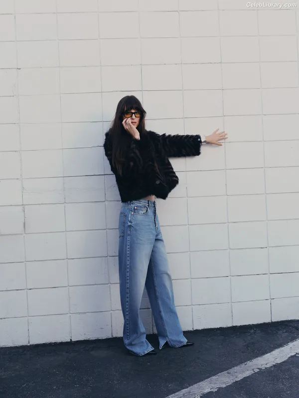 Dakota Johnson photo 14 of 1132