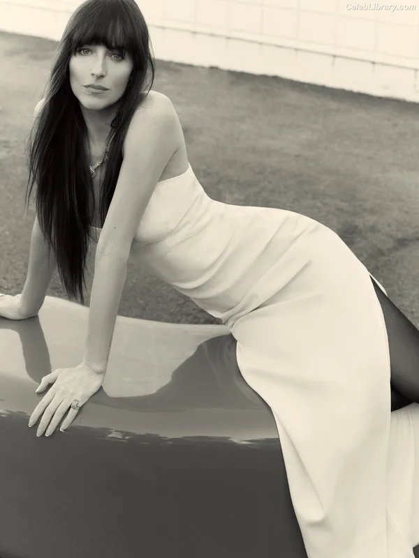 Dakota Johnson photo 16 of 1132