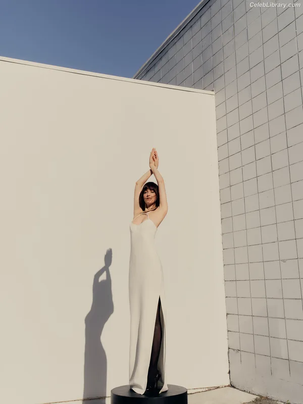 Dakota Johnson photo 17 of 1132