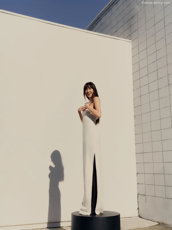 Dakota Johnson photo 18 of 1132