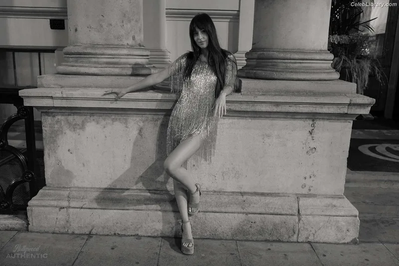 Dakota Johnson photo 14 of 1132