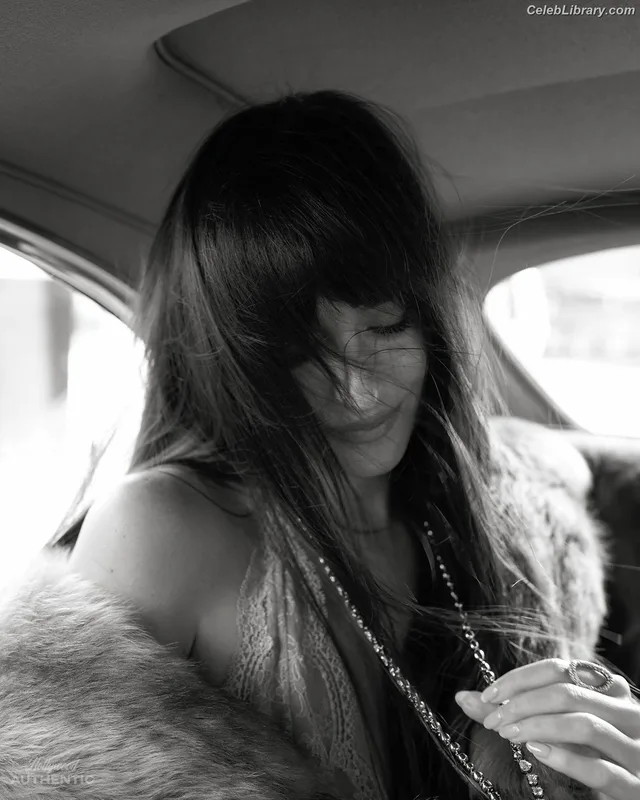 Dakota Johnson photo 20 of 1132