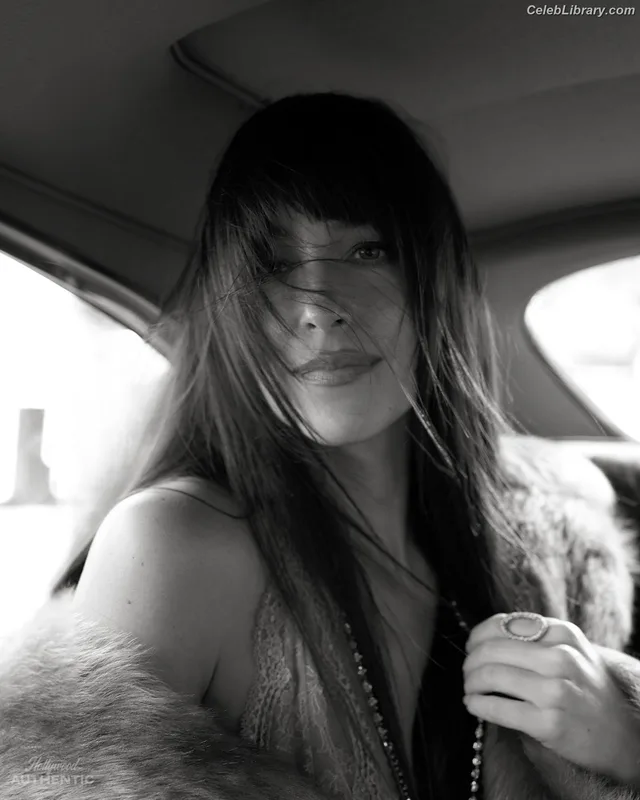 Dakota Johnson photo 21 of 1132